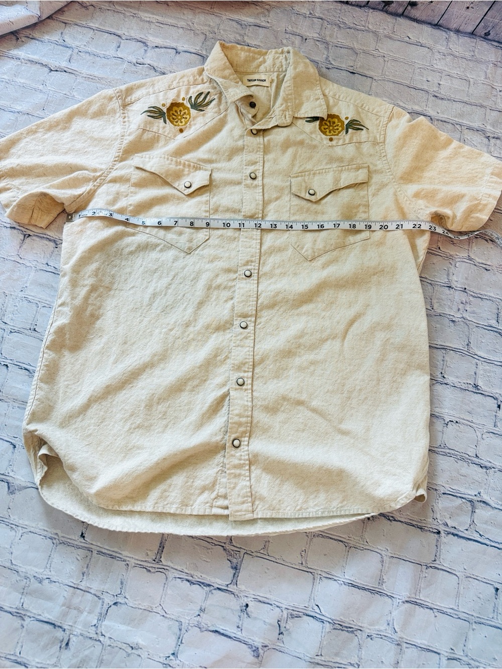 Taylor Stitch Country Embroidered Short Sleeve Snap Button Down | 44 | EUC